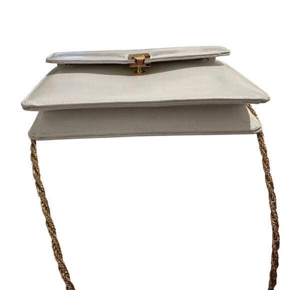 Gucci White and Gold Crossbody Bag with Flap Design - Picture 3 of 11